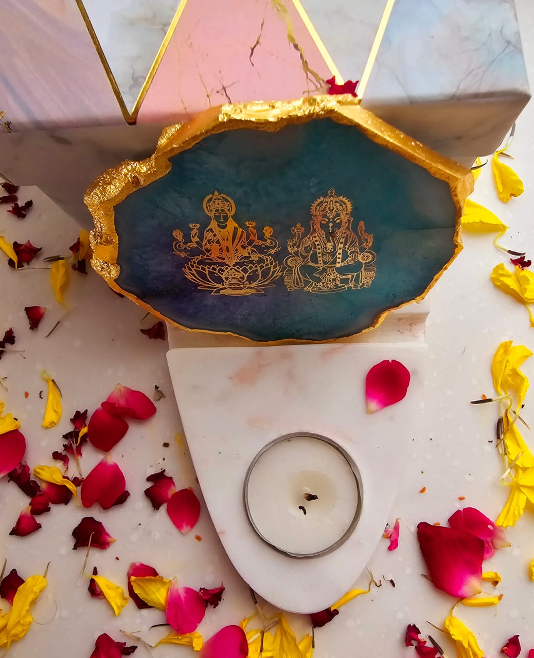 Laxmi and Ganesha crafted on agate - Image 3