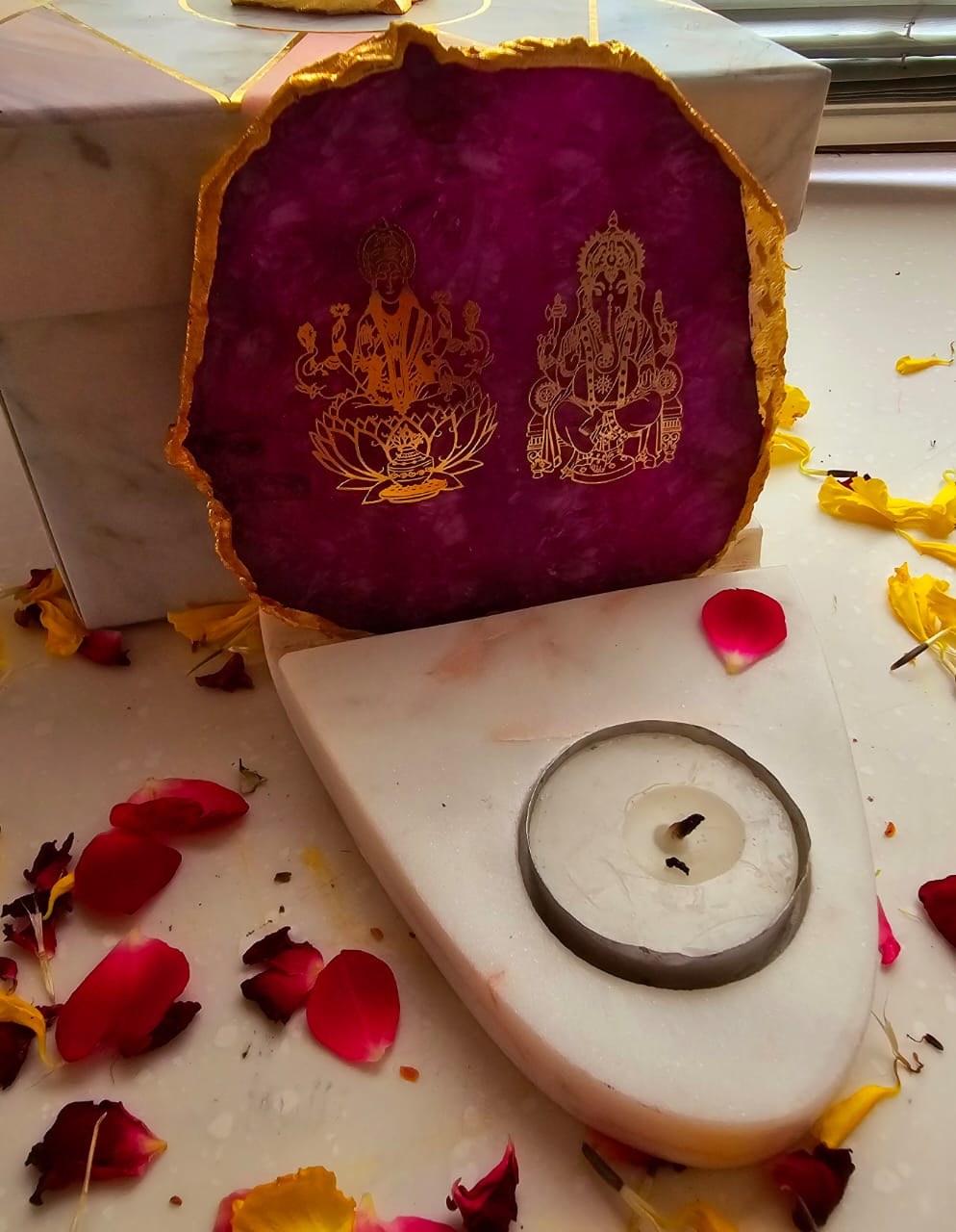 Laxmi and Ganesha crafted on agate - Image 2